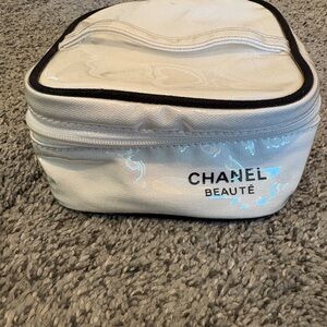 CHANEL Beauté White and Black Travel Pouch